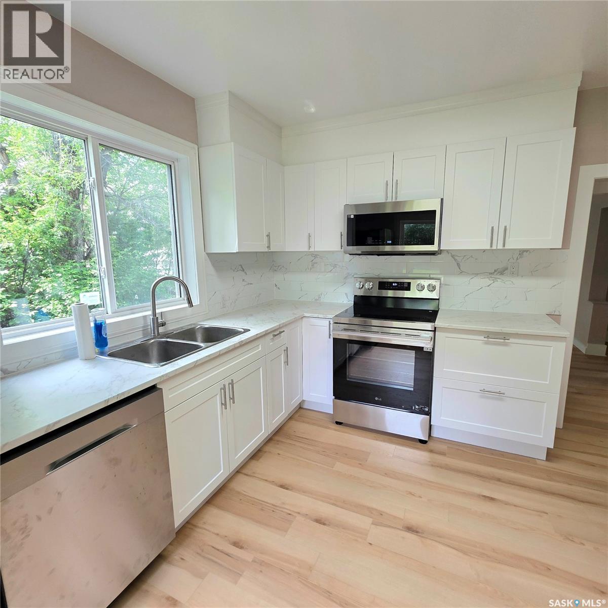469 19th STREET E - 16