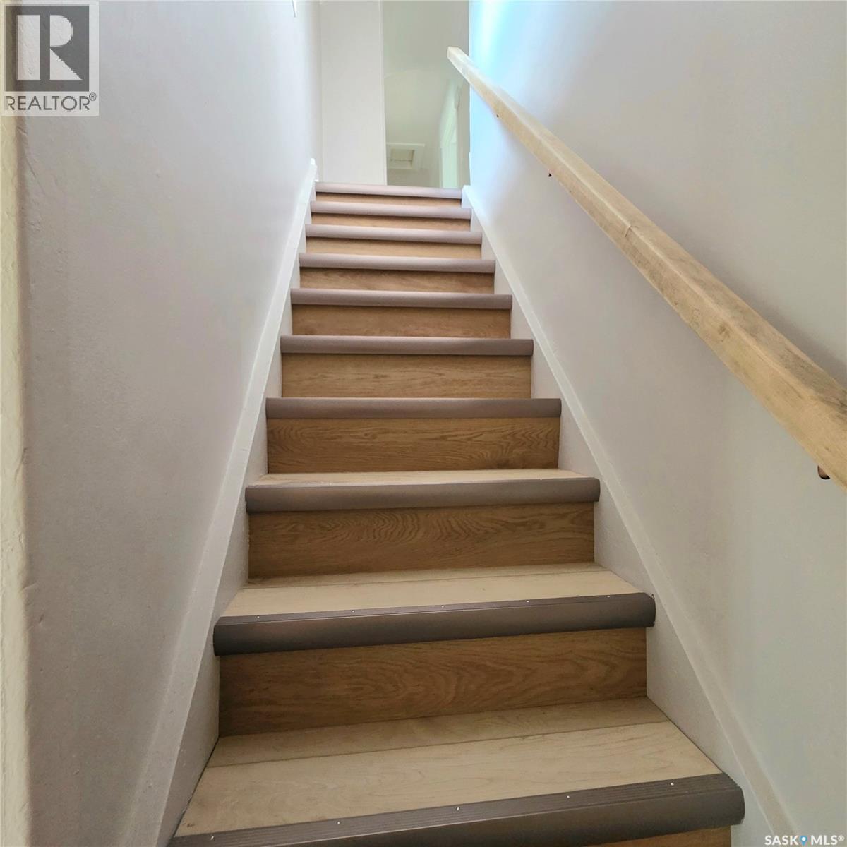 469 19th STREET E - 21