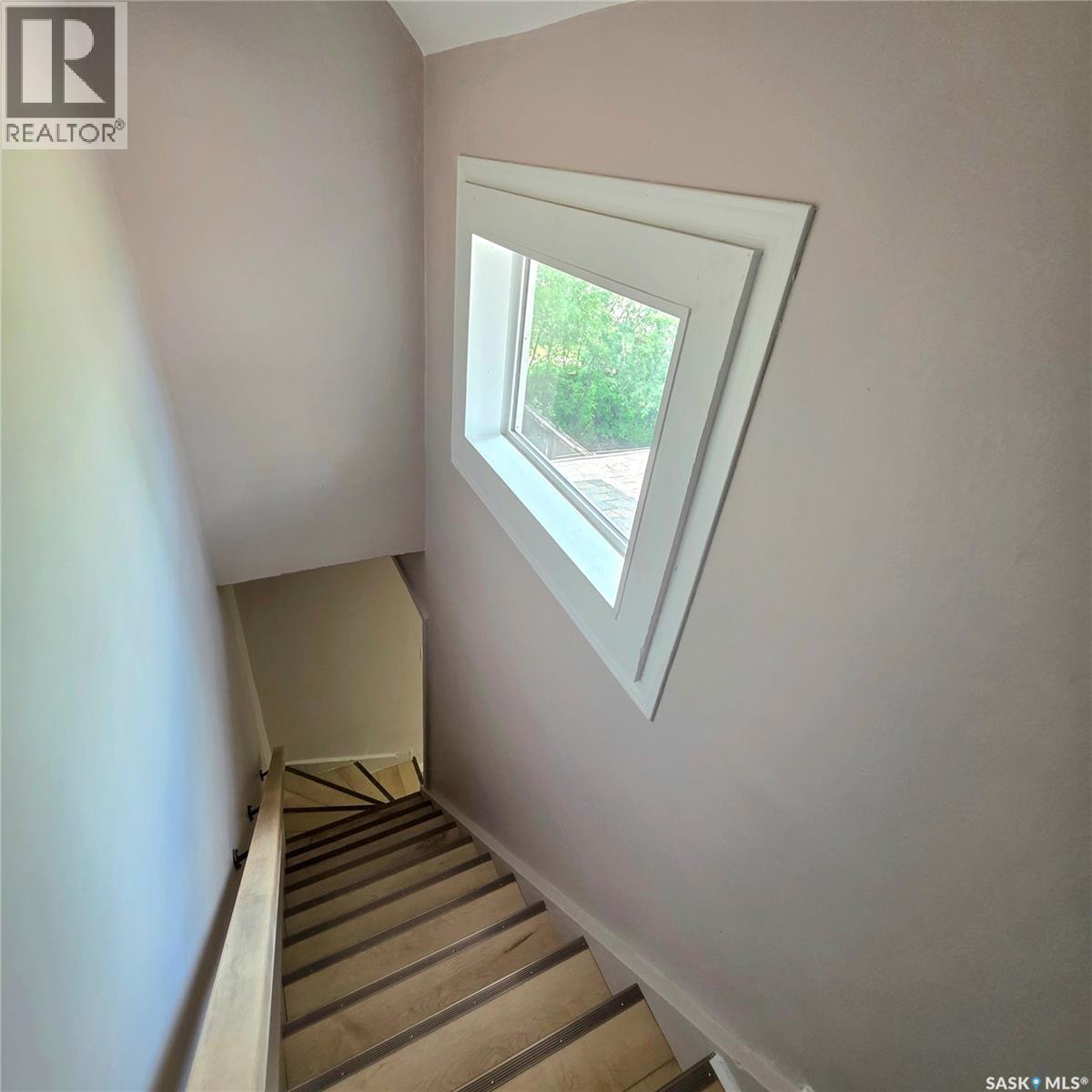 469 19th STREET E - 22