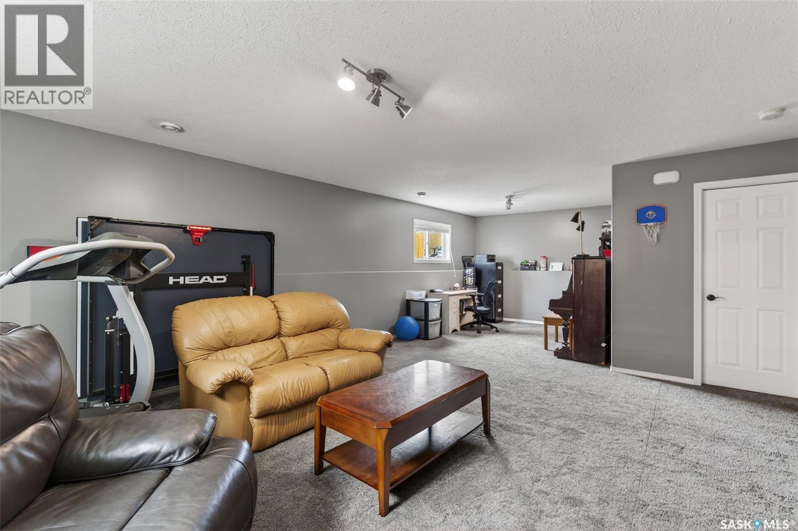 203 Saskatchewan AVENUE — photo 26