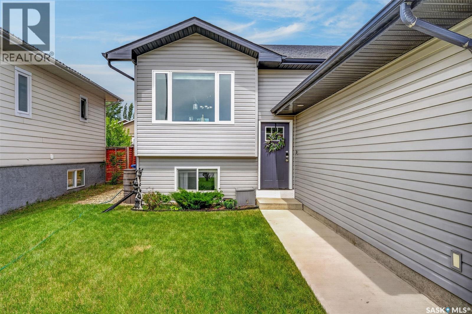 203 Saskatchewan AVENUE - photo 3