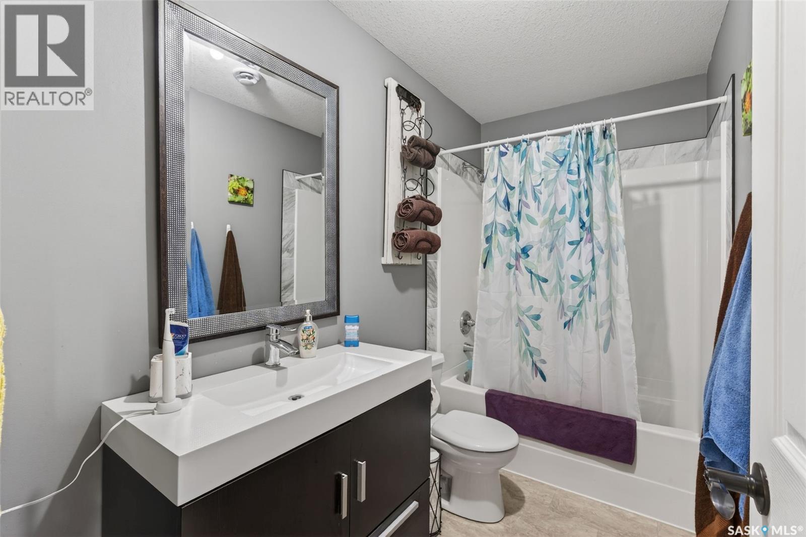 203 Saskatchewan AVENUE — photo 30