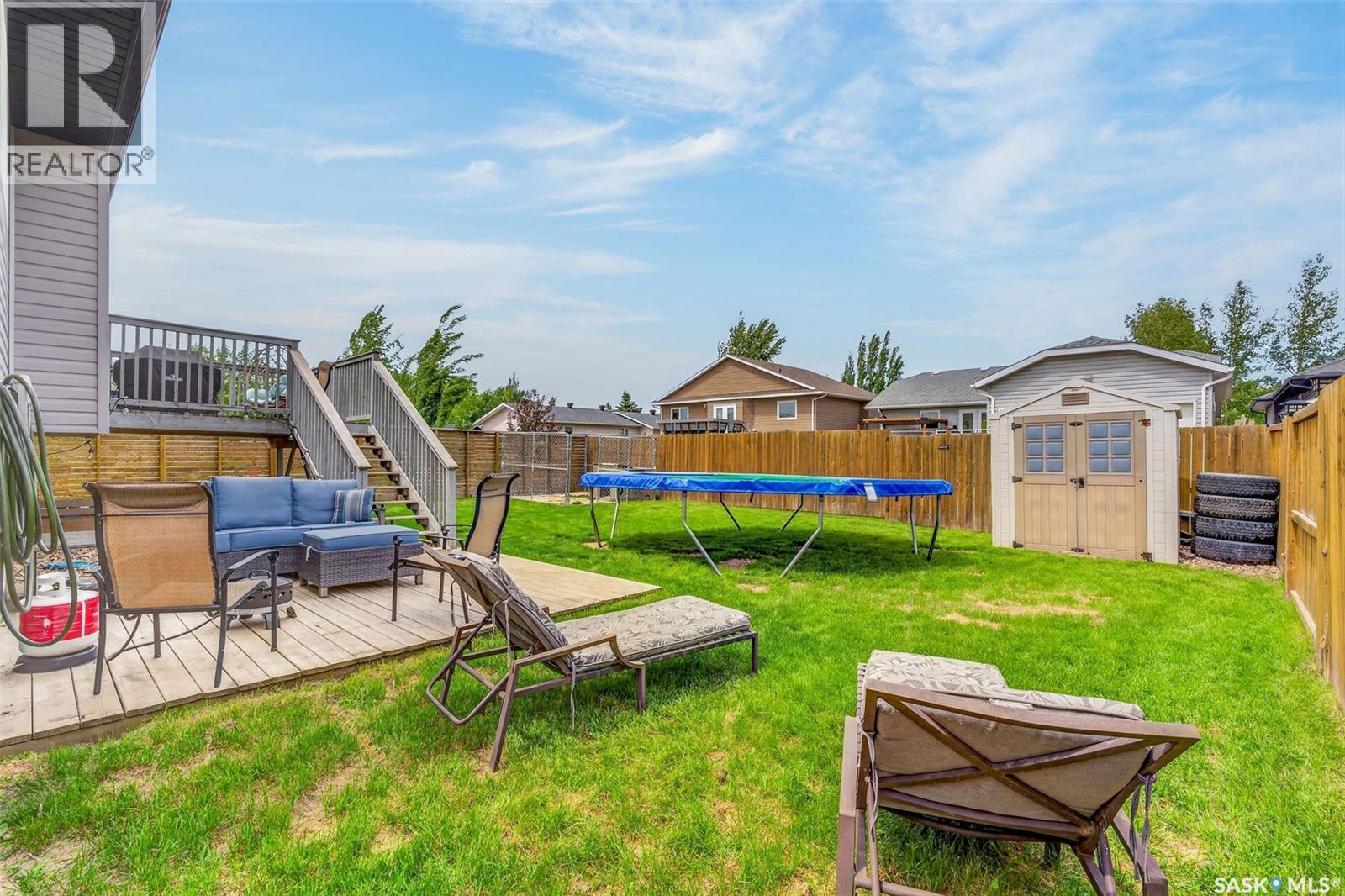 203 Saskatchewan AVENUE — photo 43