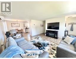 66 Maple Street thumbnail 27
