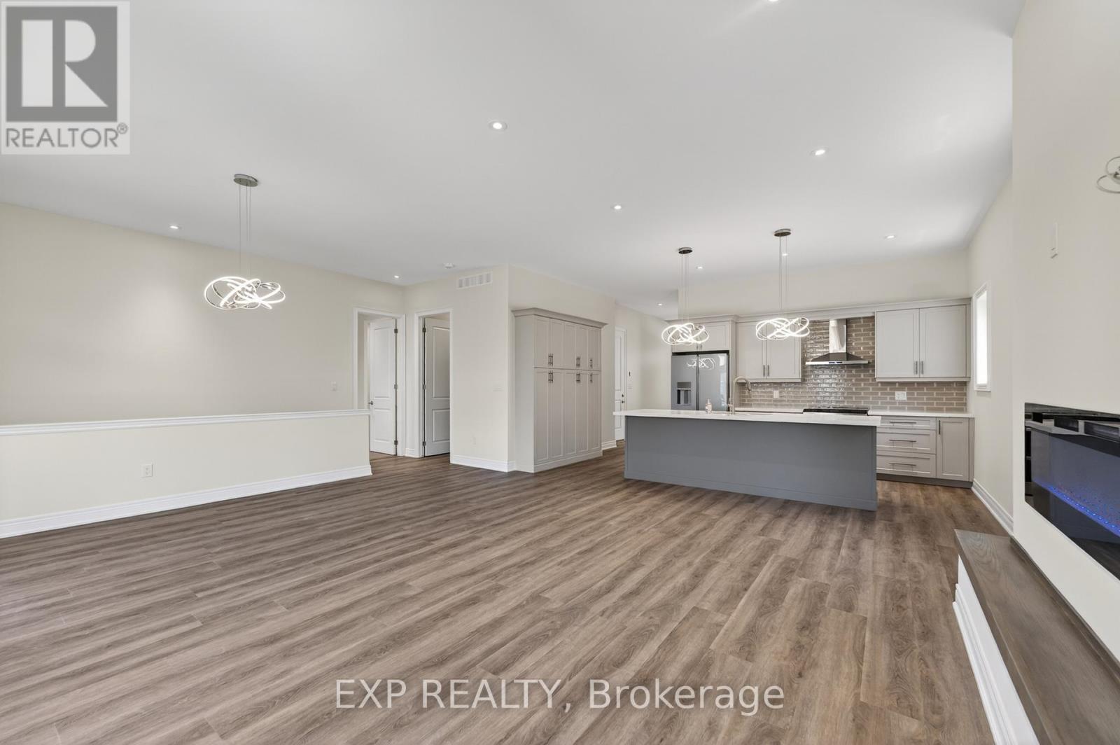 7 BUTTERNUT CRESCENT - Image 16