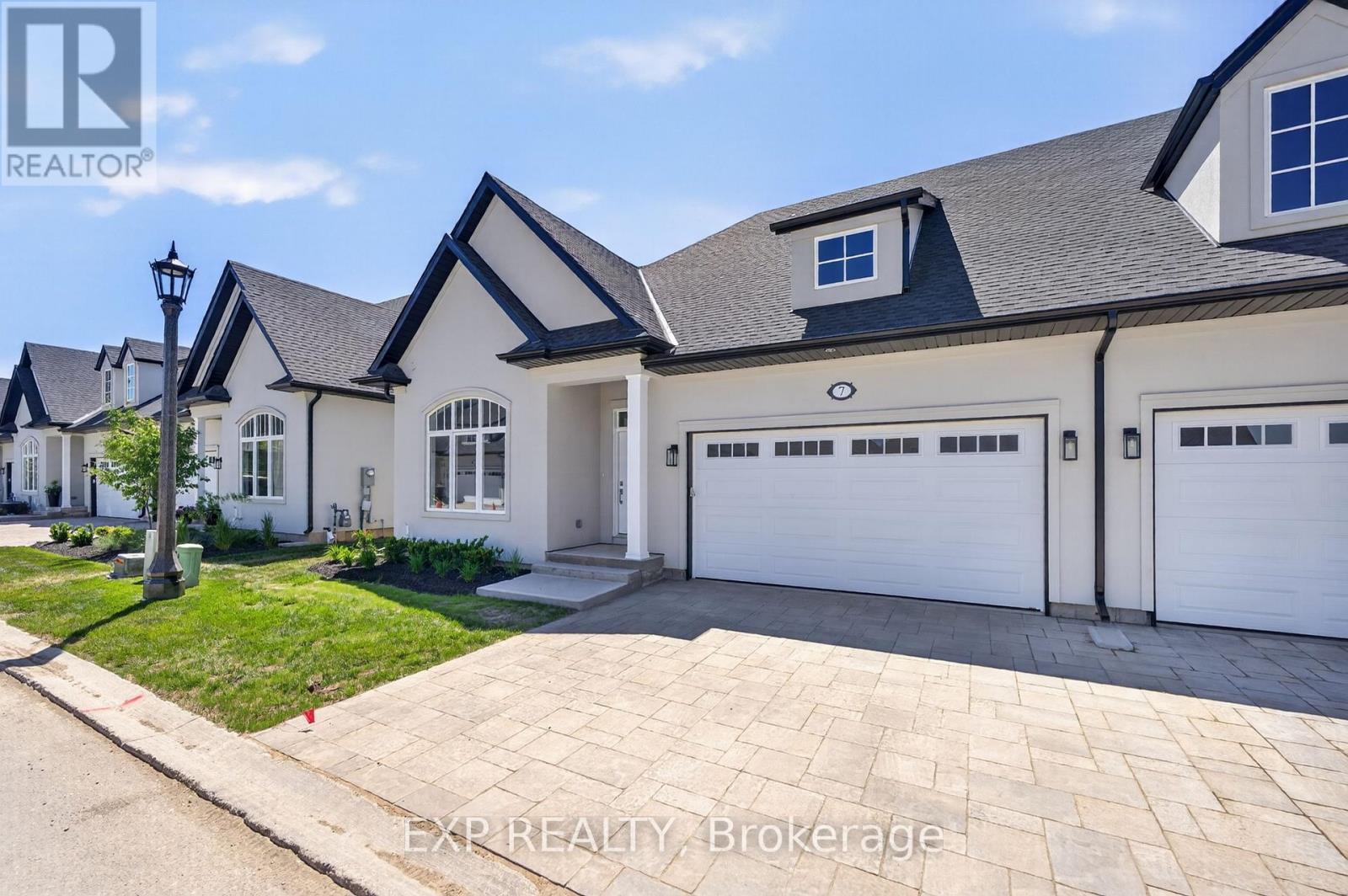 7 BUTTERNUT CRESCENT - 2