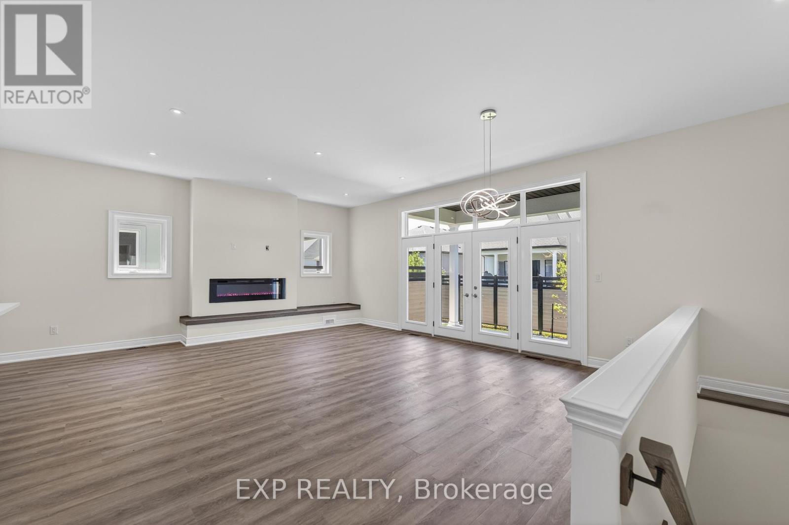 7 BUTTERNUT CRESCENT - Image 25