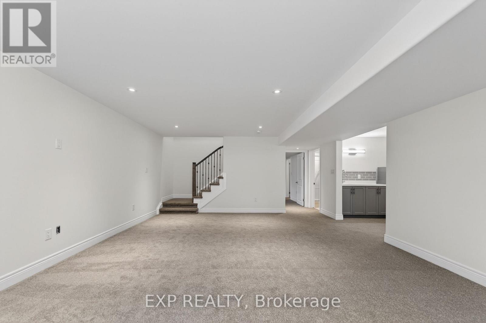 7 BUTTERNUT CRESCENT - Image 26