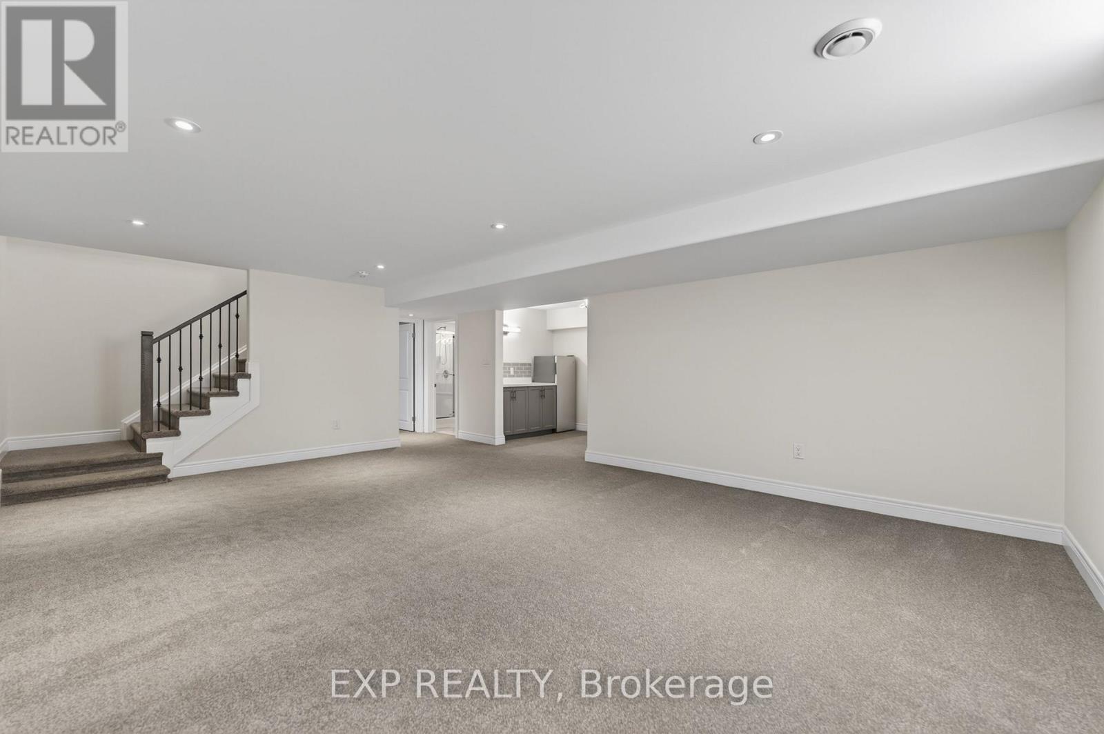 7 BUTTERNUT CRESCENT - Image 27