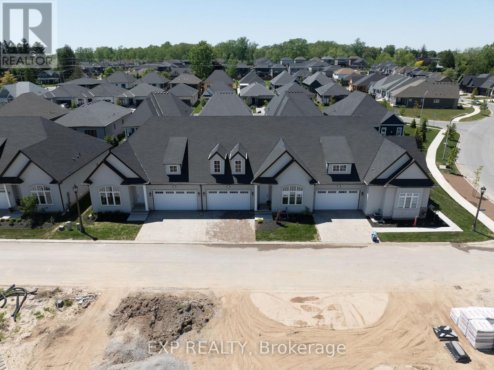 7 BUTTERNUT CRESCENT - 44
