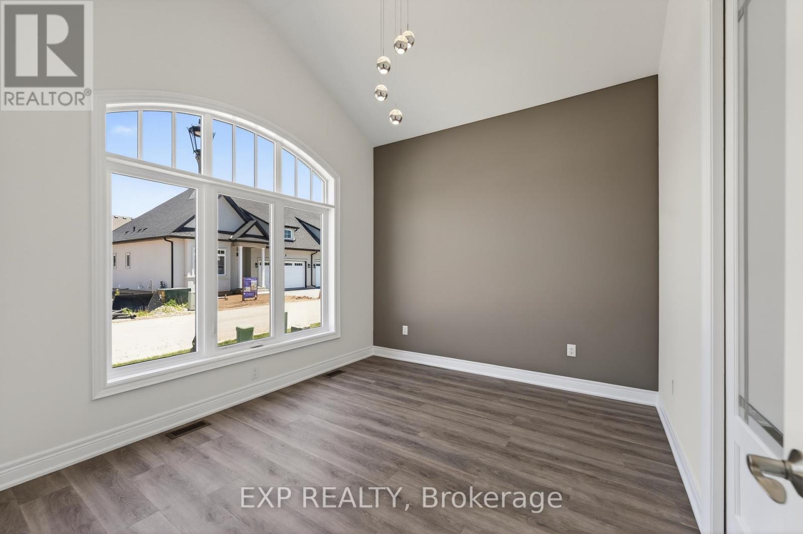 7 BUTTERNUT CRESCENT - Image 6