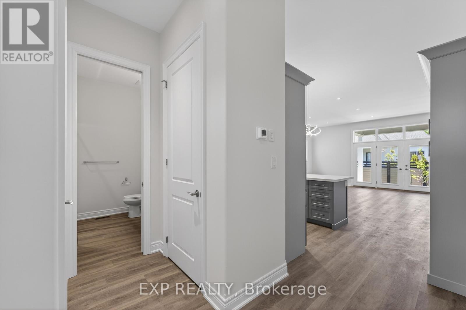 7 BUTTERNUT CRESCENT - Image 9