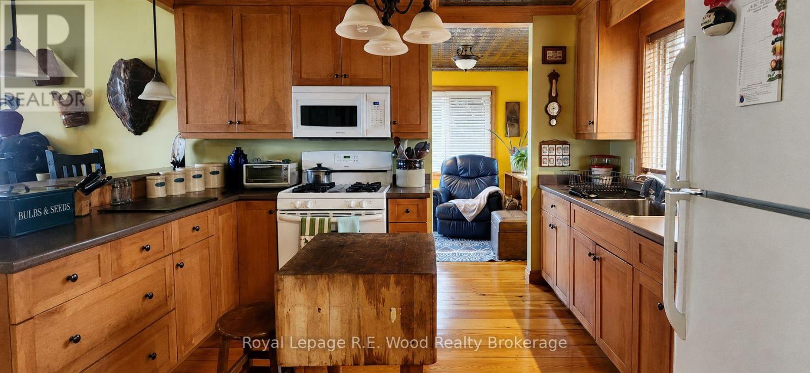 1806 LAKESHORE ROAD - 6