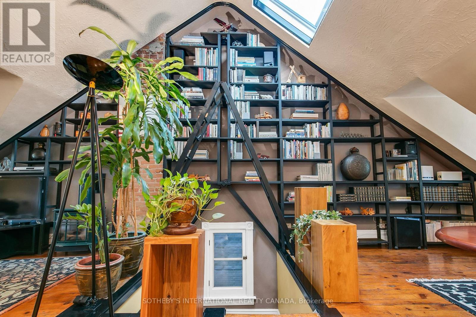 460 WELLESLEY STREET E - 26