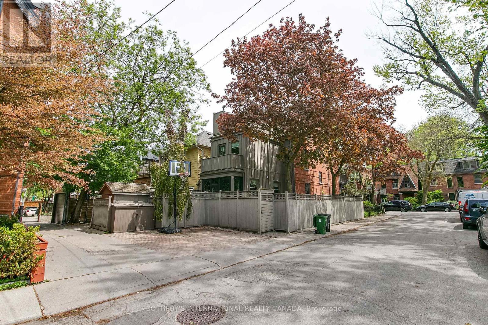 460 WELLESLEY STREET E - 45