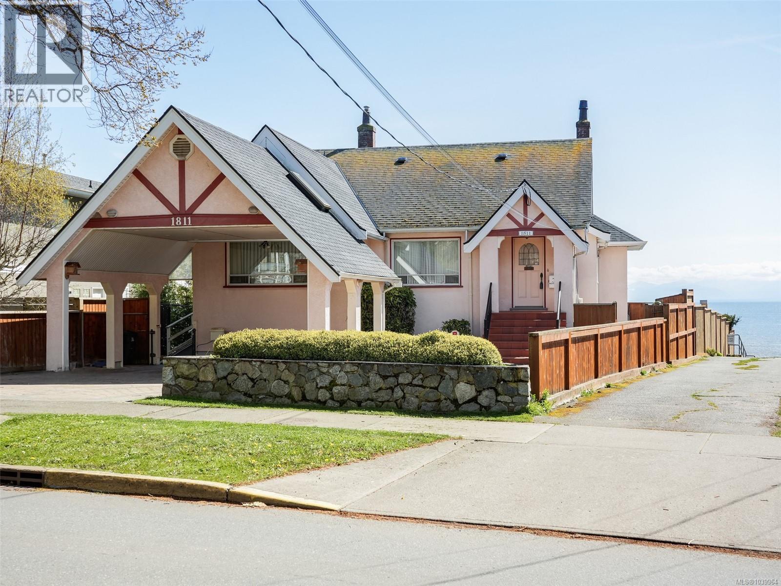 1811 Hollywood Cres - 61