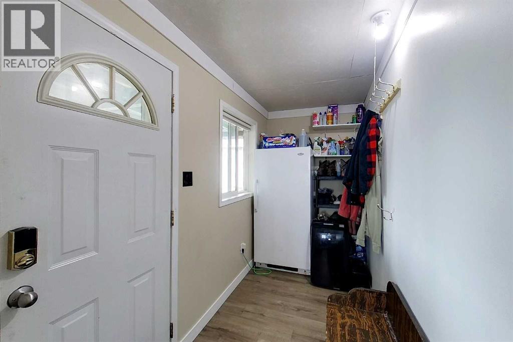 819 52 Street — photo 34