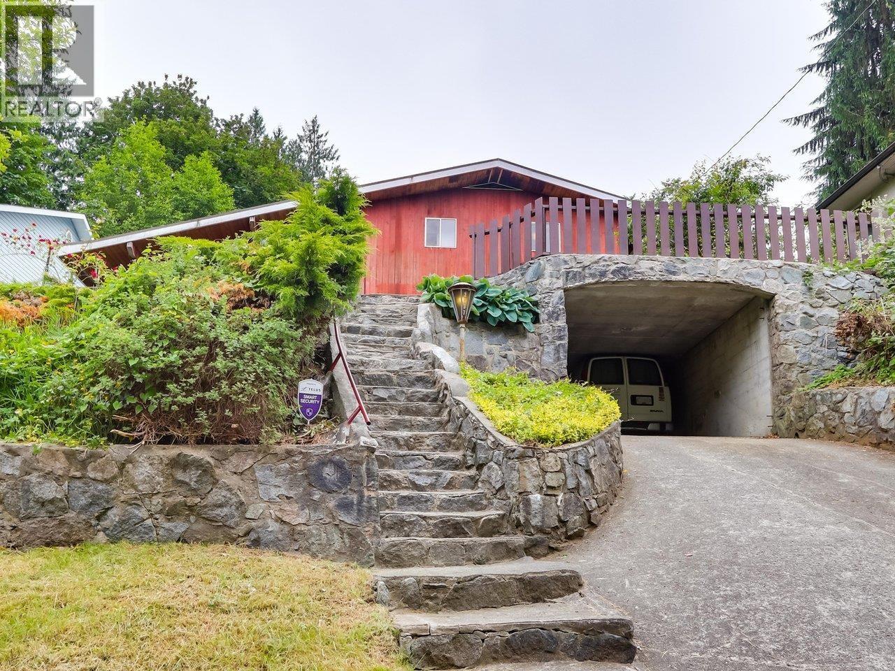 2337 ST GEORGE STREET, Port Moody