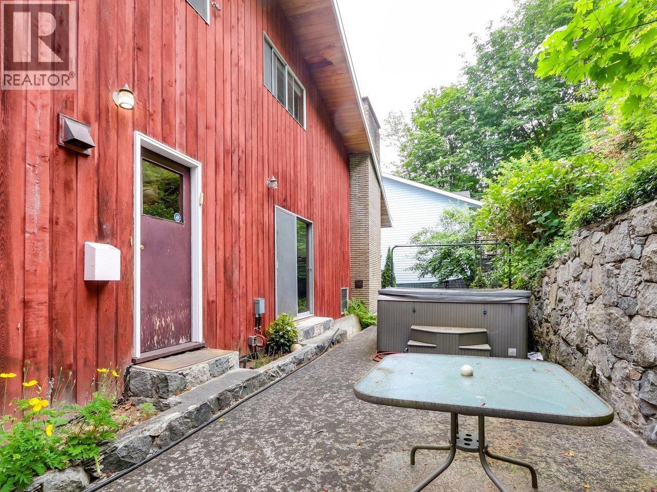 2337 ST GEORGE STREET, Port Moody