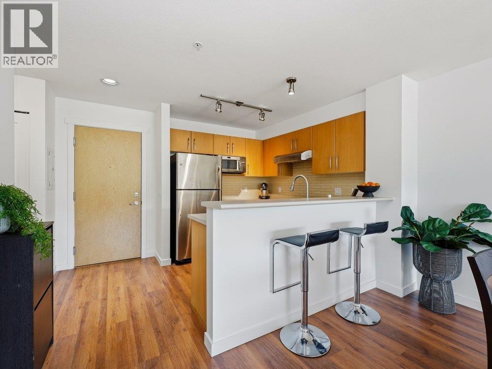 311 300 KLAHANIE DRIVE — photo 3