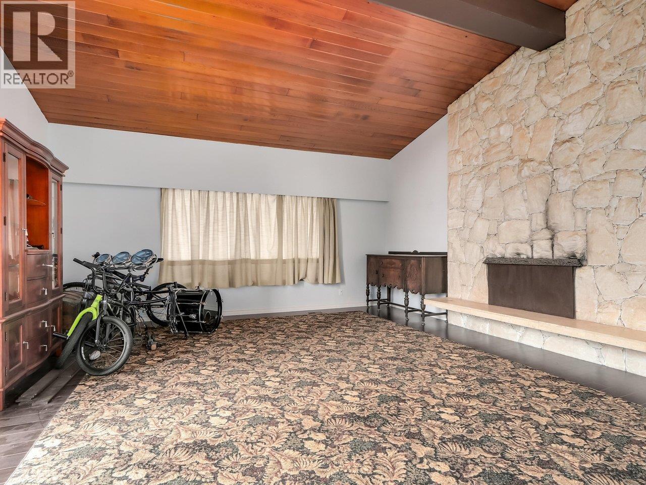 2337 ST GEORGE STREET, Port Moody