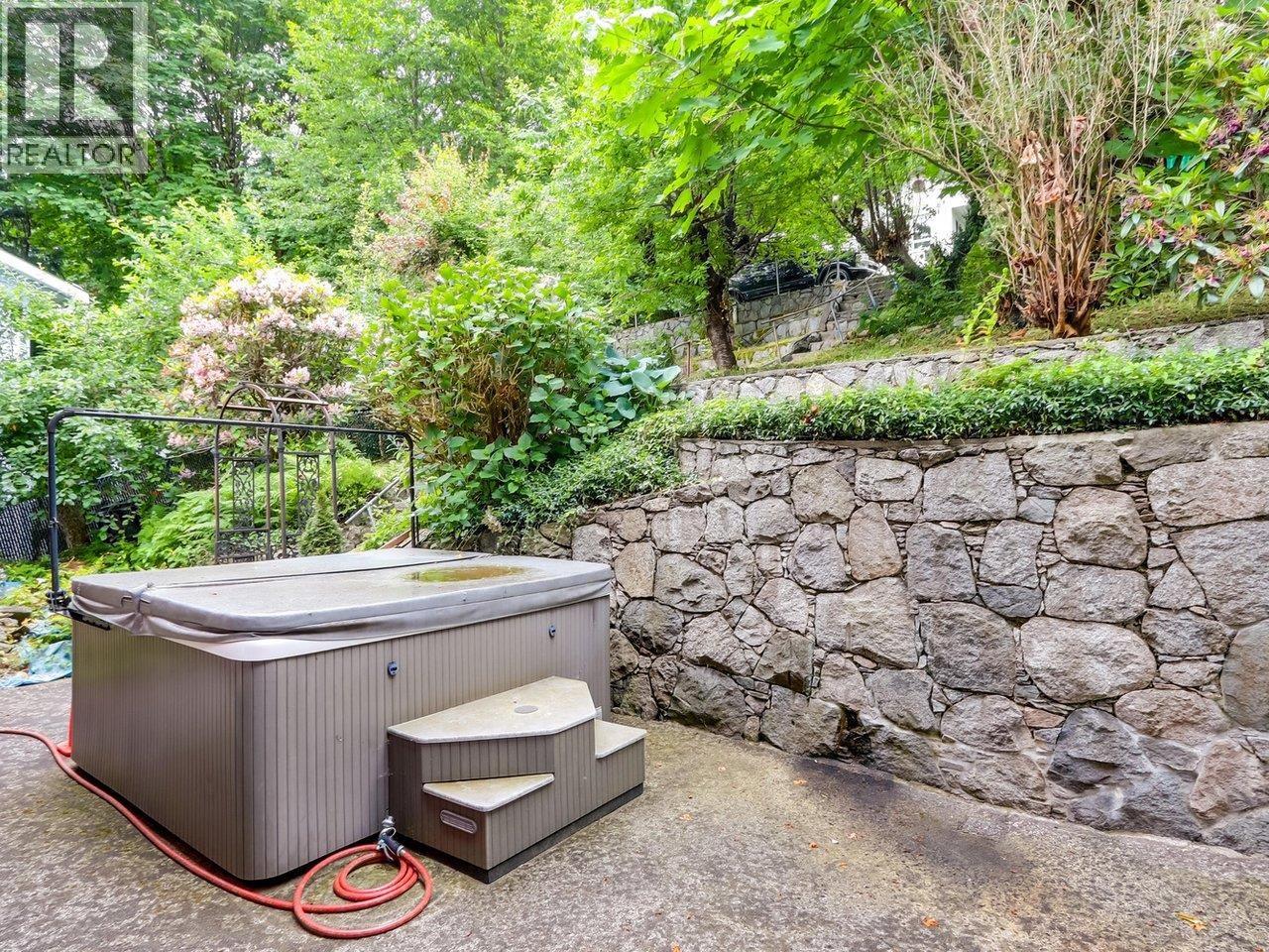 2337 ST GEORGE STREET, Port Moody