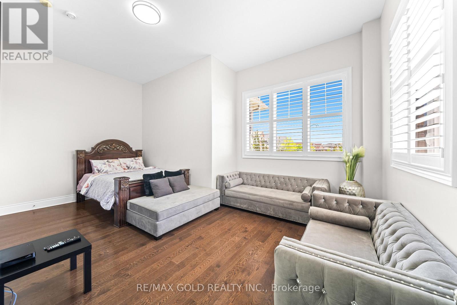 16 MEEK AVENUE - 38