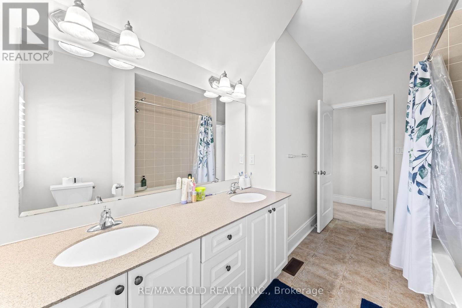 16 MEEK AVENUE - 46