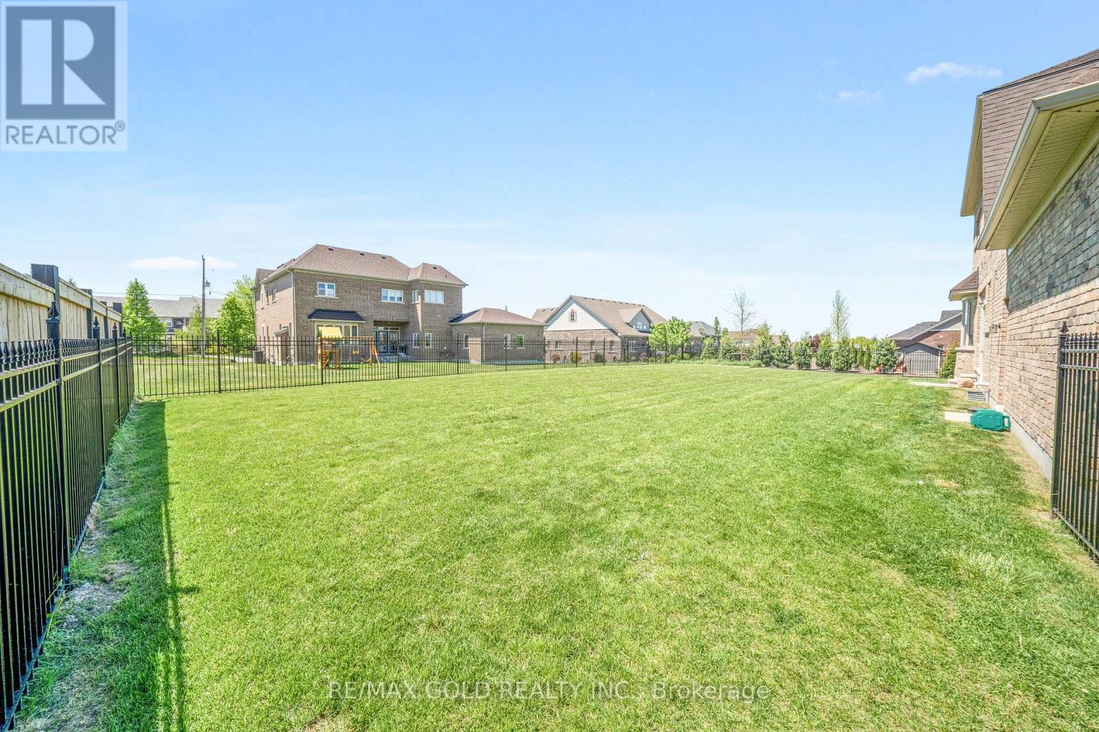 16 MEEK AVENUE - 48