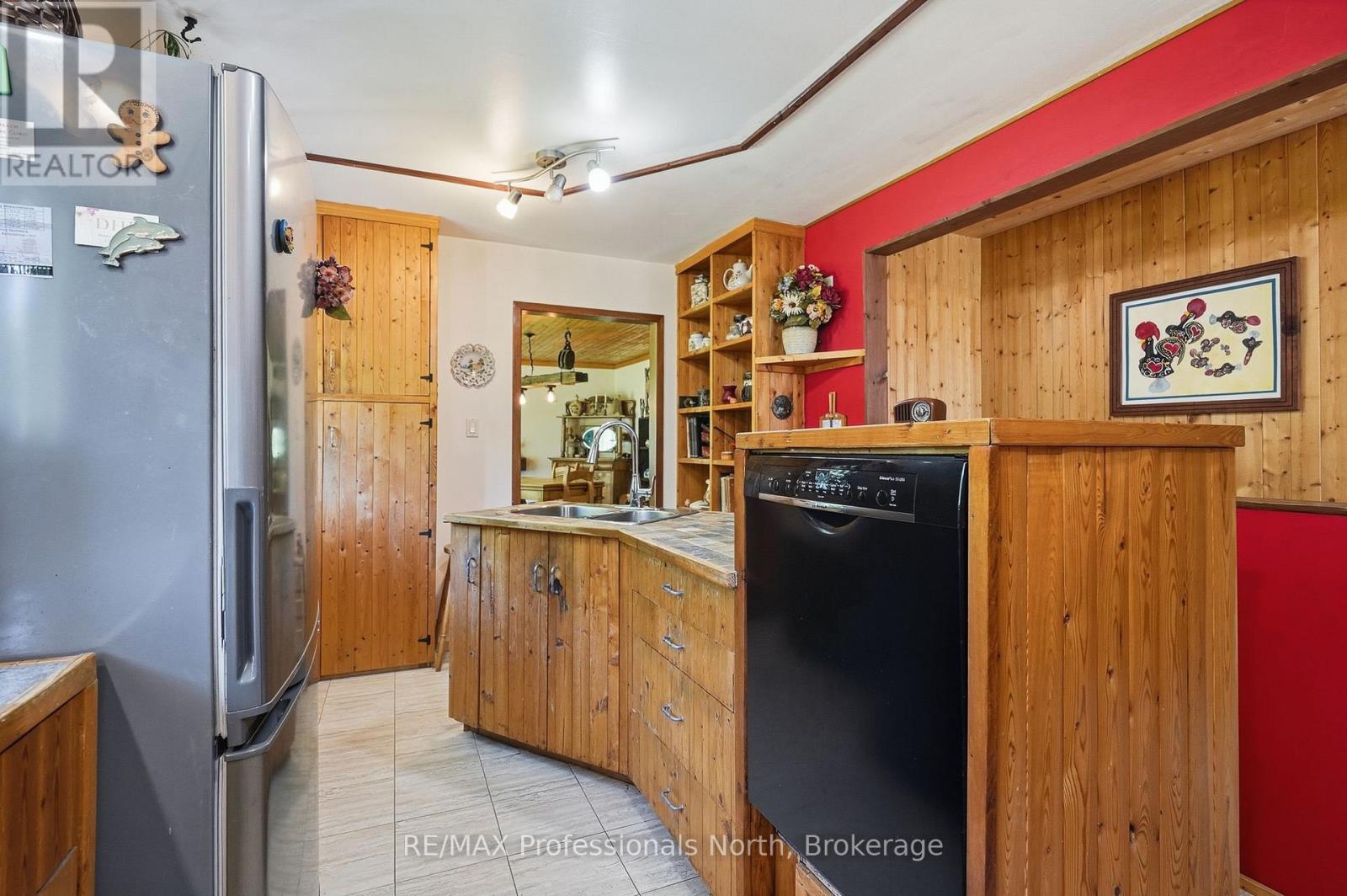 329 WASEOSA LAKE ROAD N - Image 7