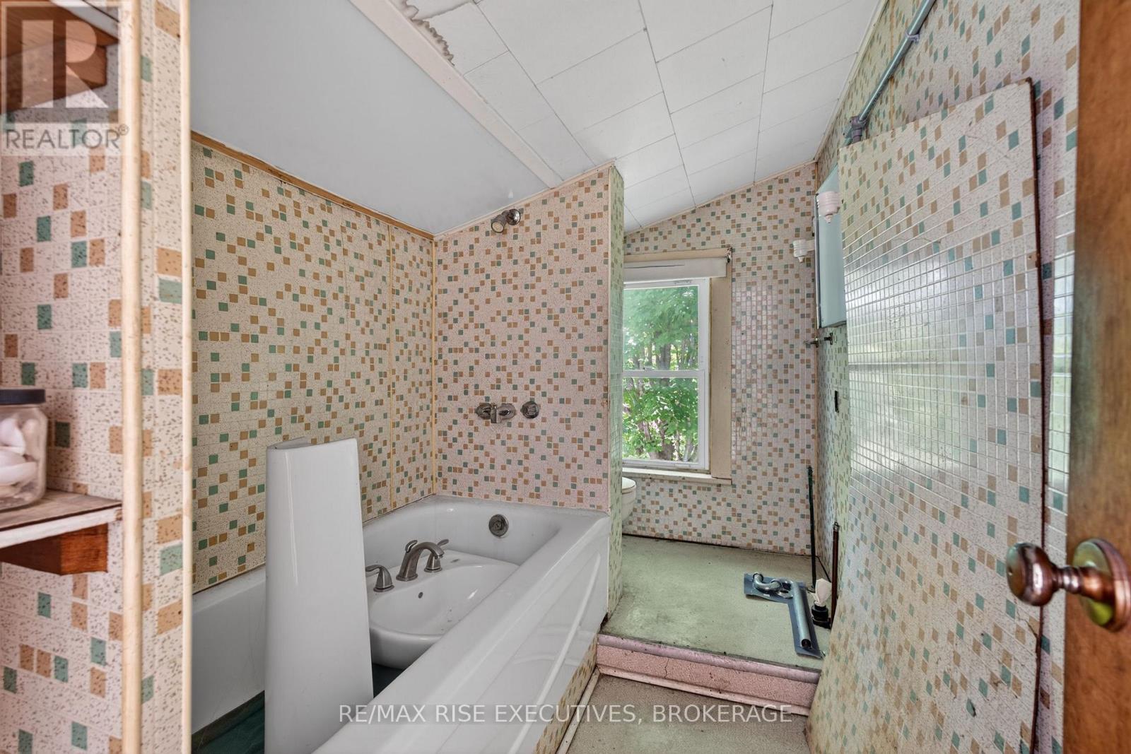 16 WESTPORT ROAD - 24
