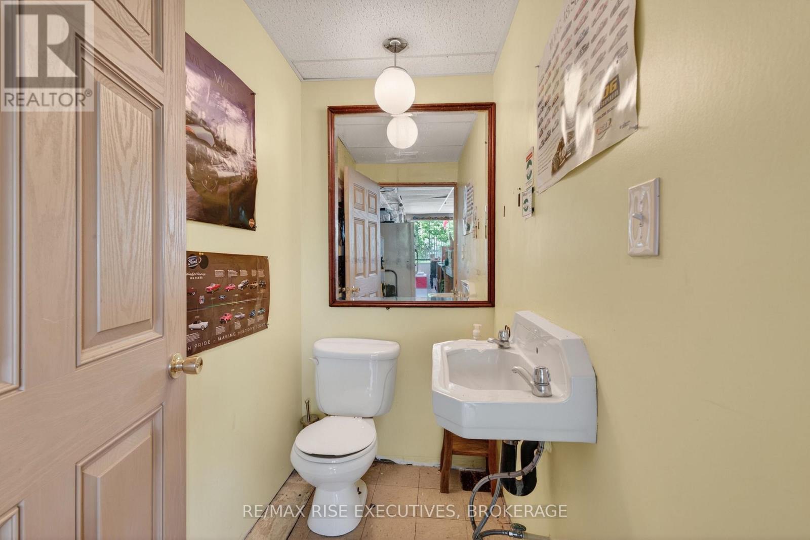 16 WESTPORT ROAD - 33