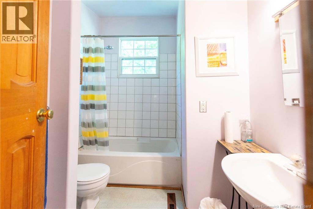 13 Iona Avenue - 13