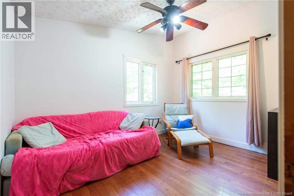 13 Iona Avenue - 11