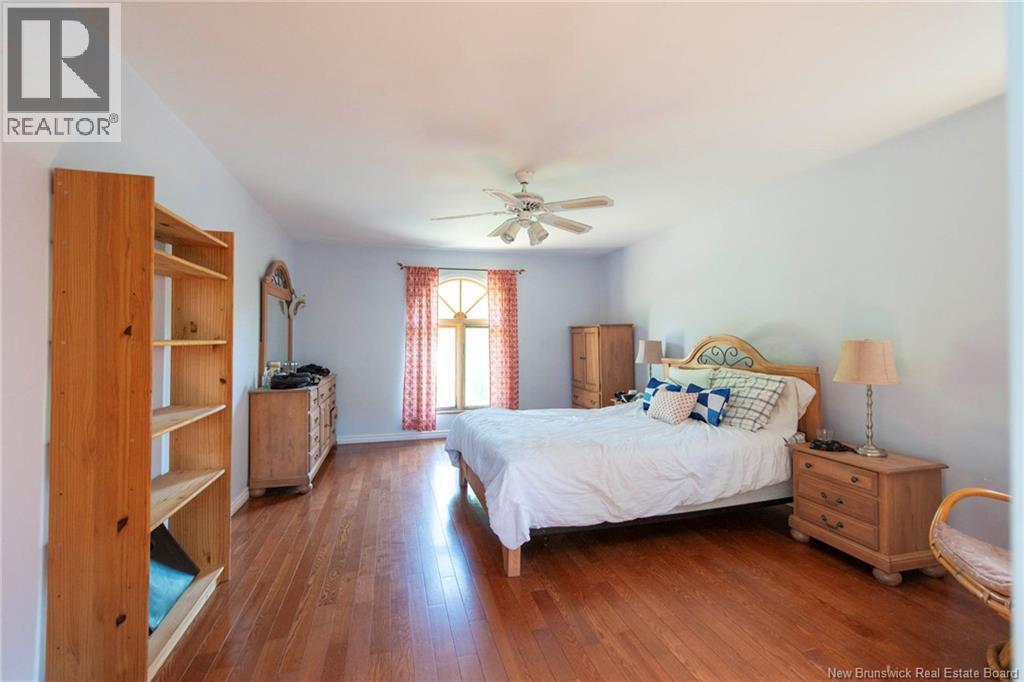 13 Iona Avenue - 16