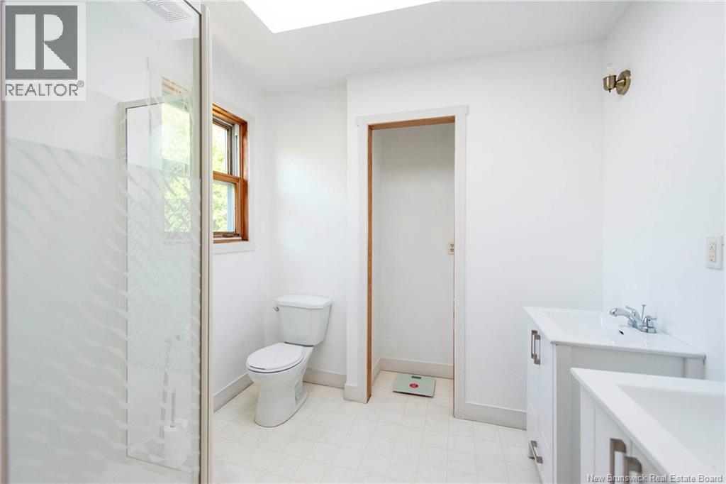 13 Iona Avenue - 18