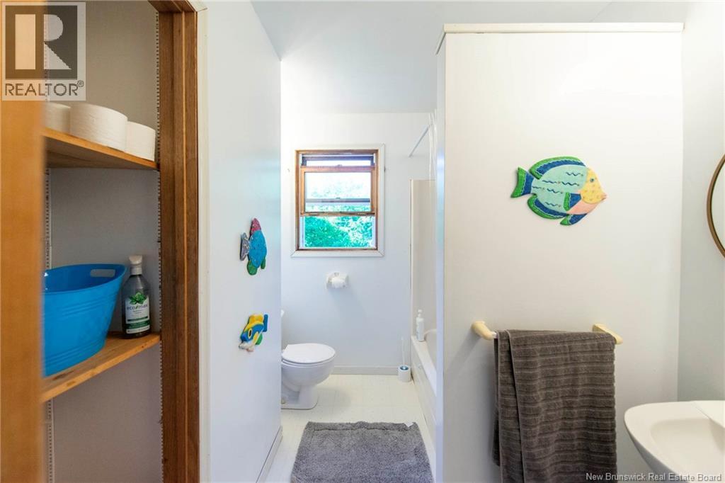 13 Iona Avenue - 23