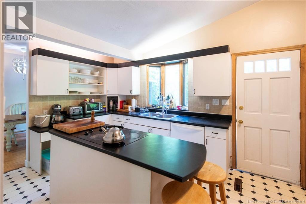 13 Iona Avenue - 9