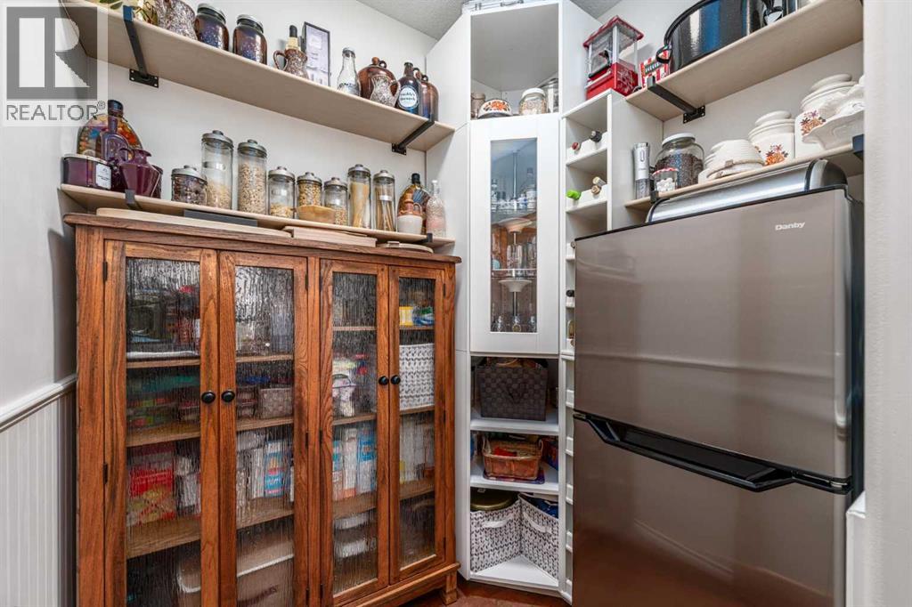 Walk-in Pantry