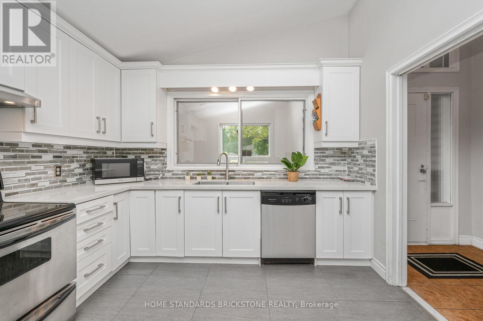72 MOUNTAIN AVENUE N - 16