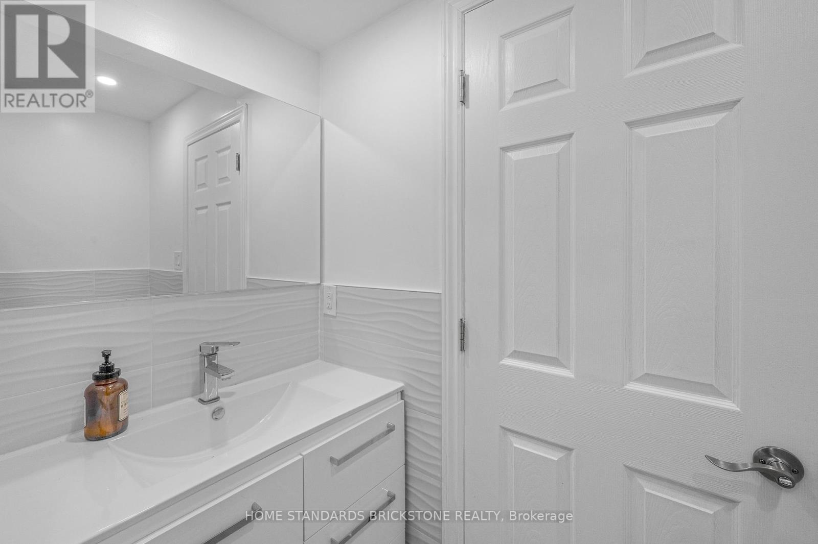 72 MOUNTAIN AVENUE N - 29