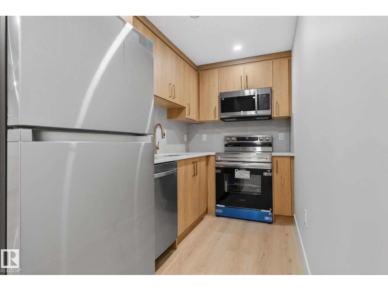 1707 47 ST SW - 62