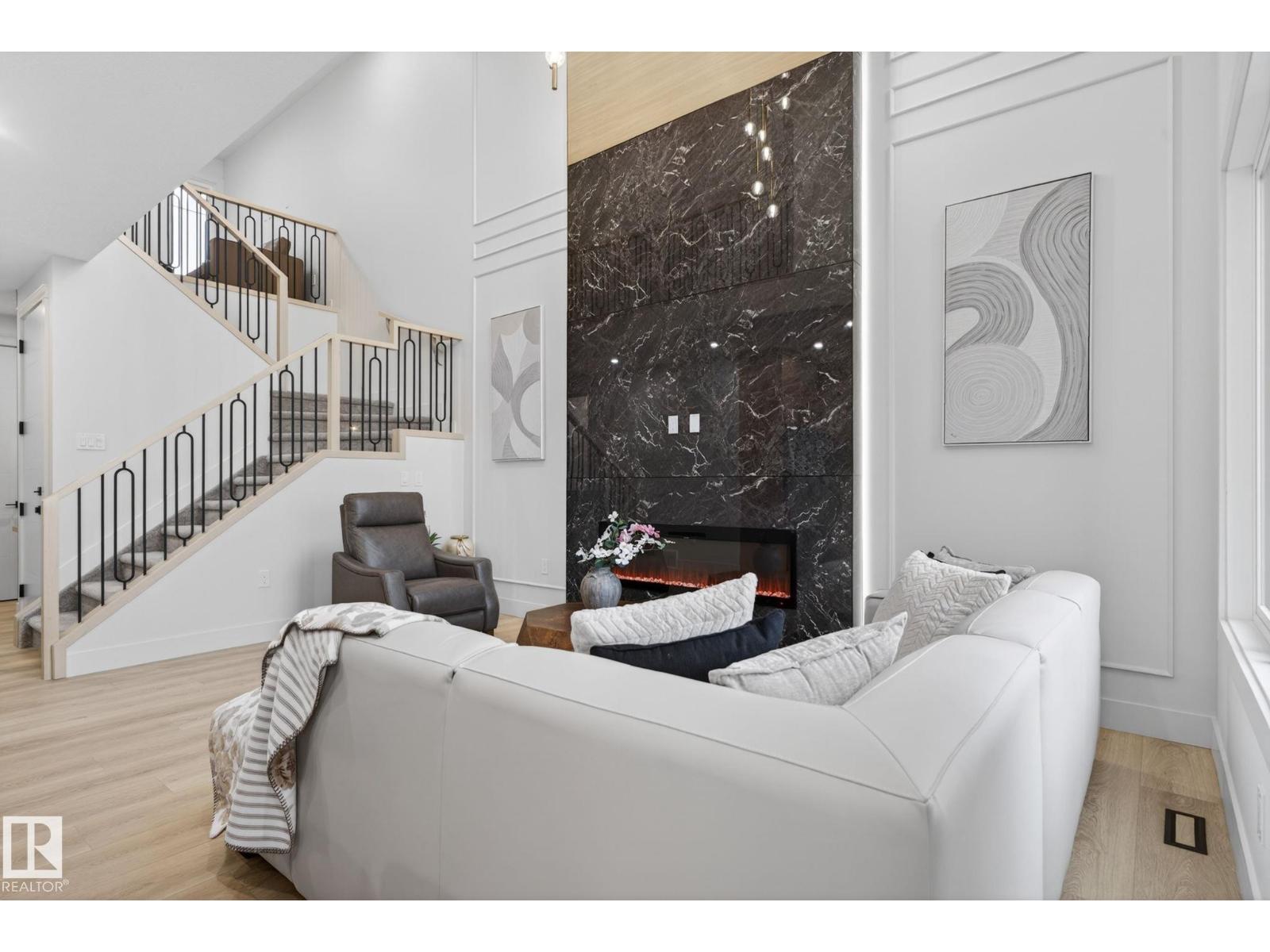 1707 47 ST SW - 1