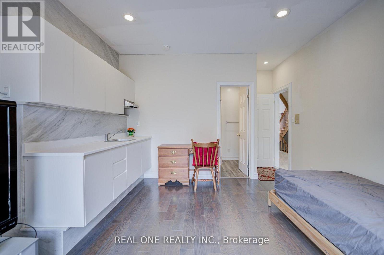 261 MCKEE AVENUE - 28