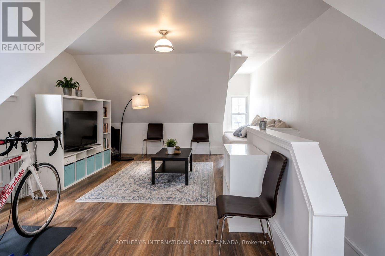 635 PAPE AVENUE - Image 11