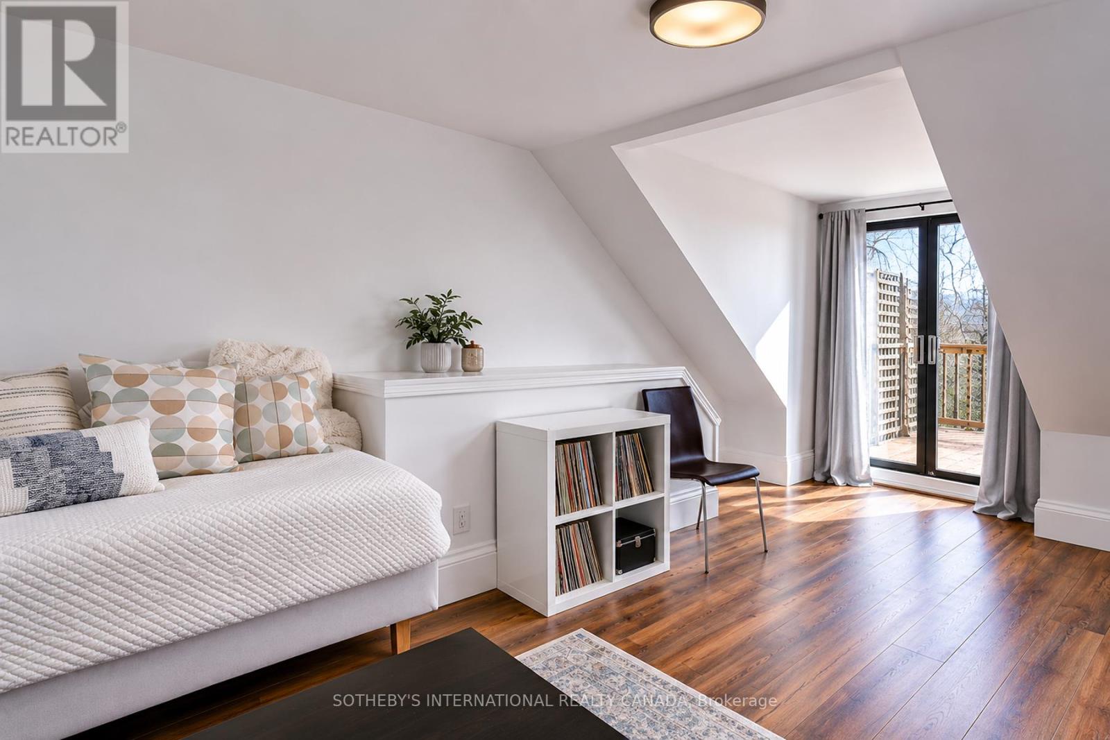 635 PAPE AVENUE - Image 12