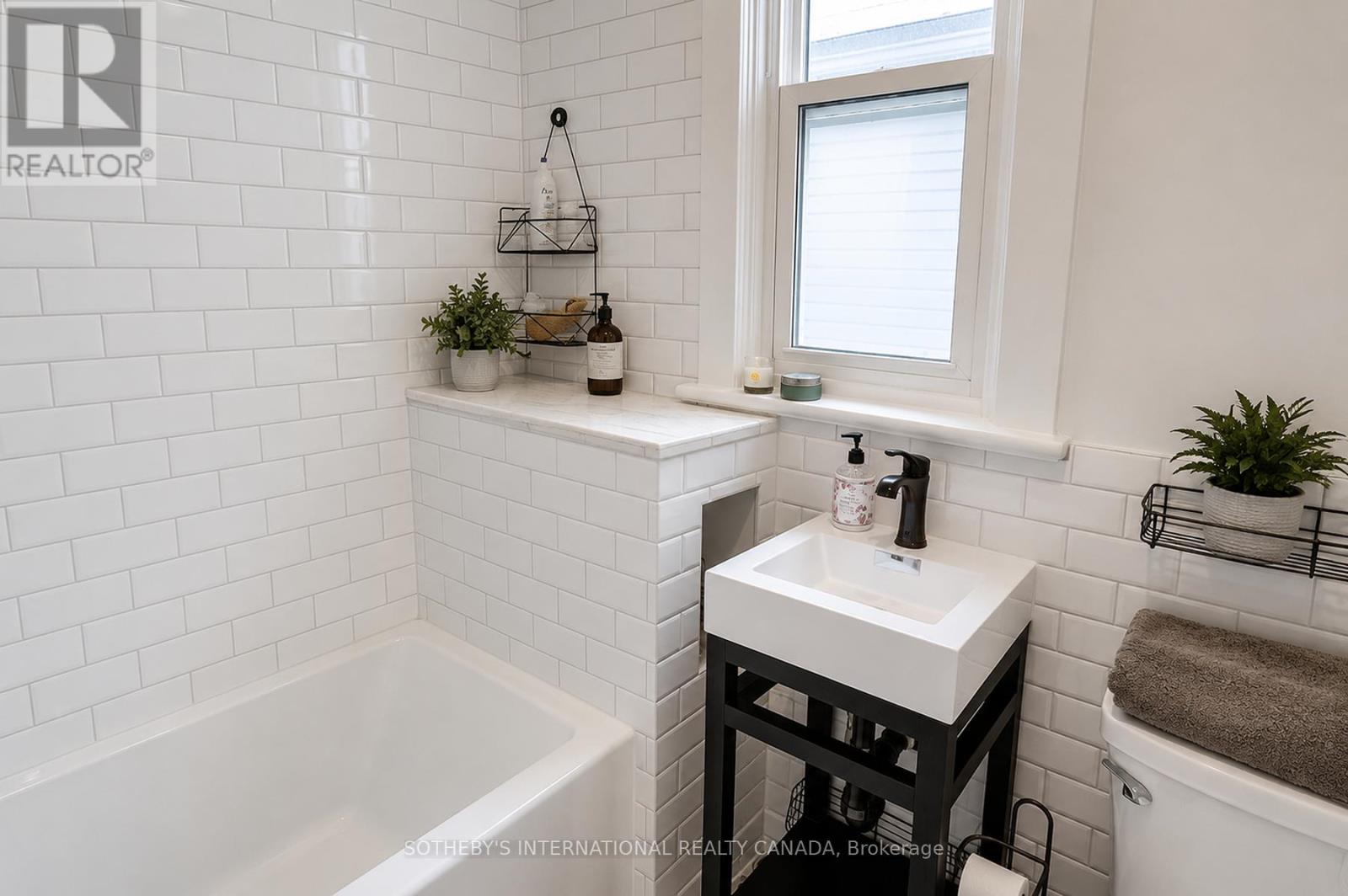 635 PAPE AVENUE - Image 13