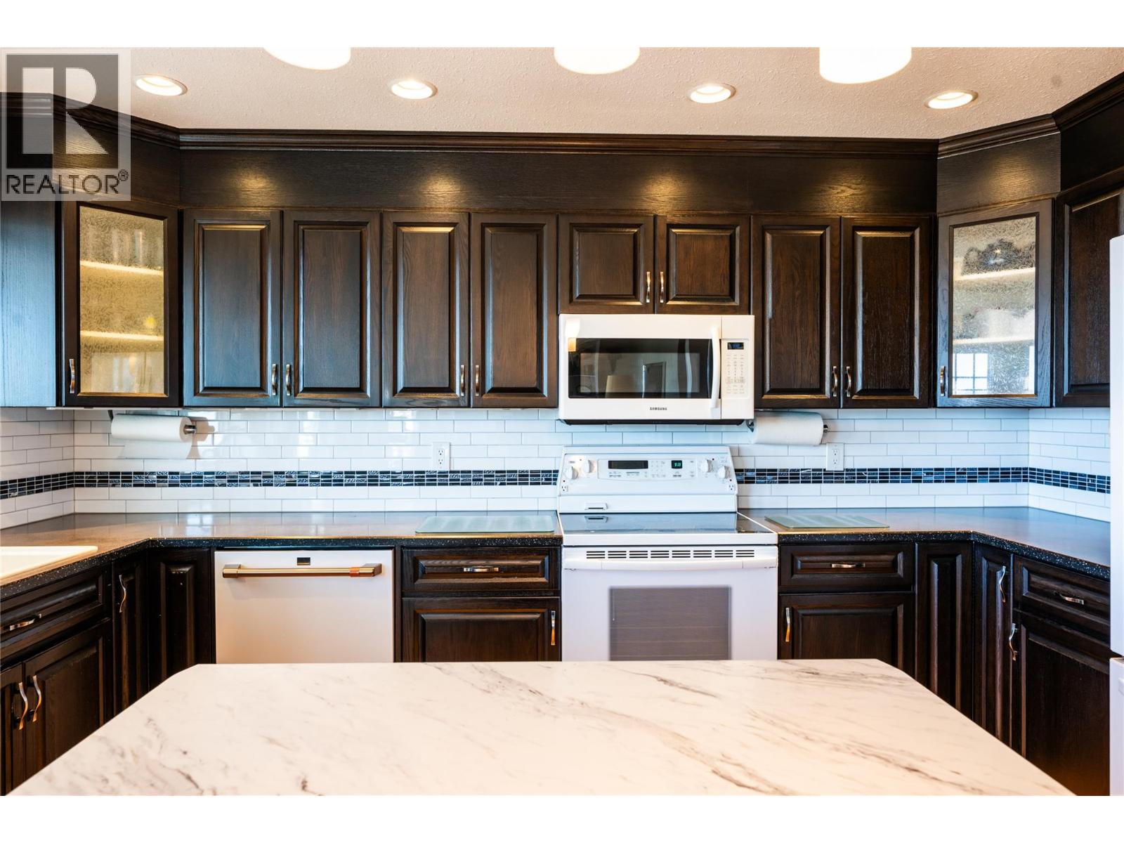 #32 2030 Van Horne Drive - 11