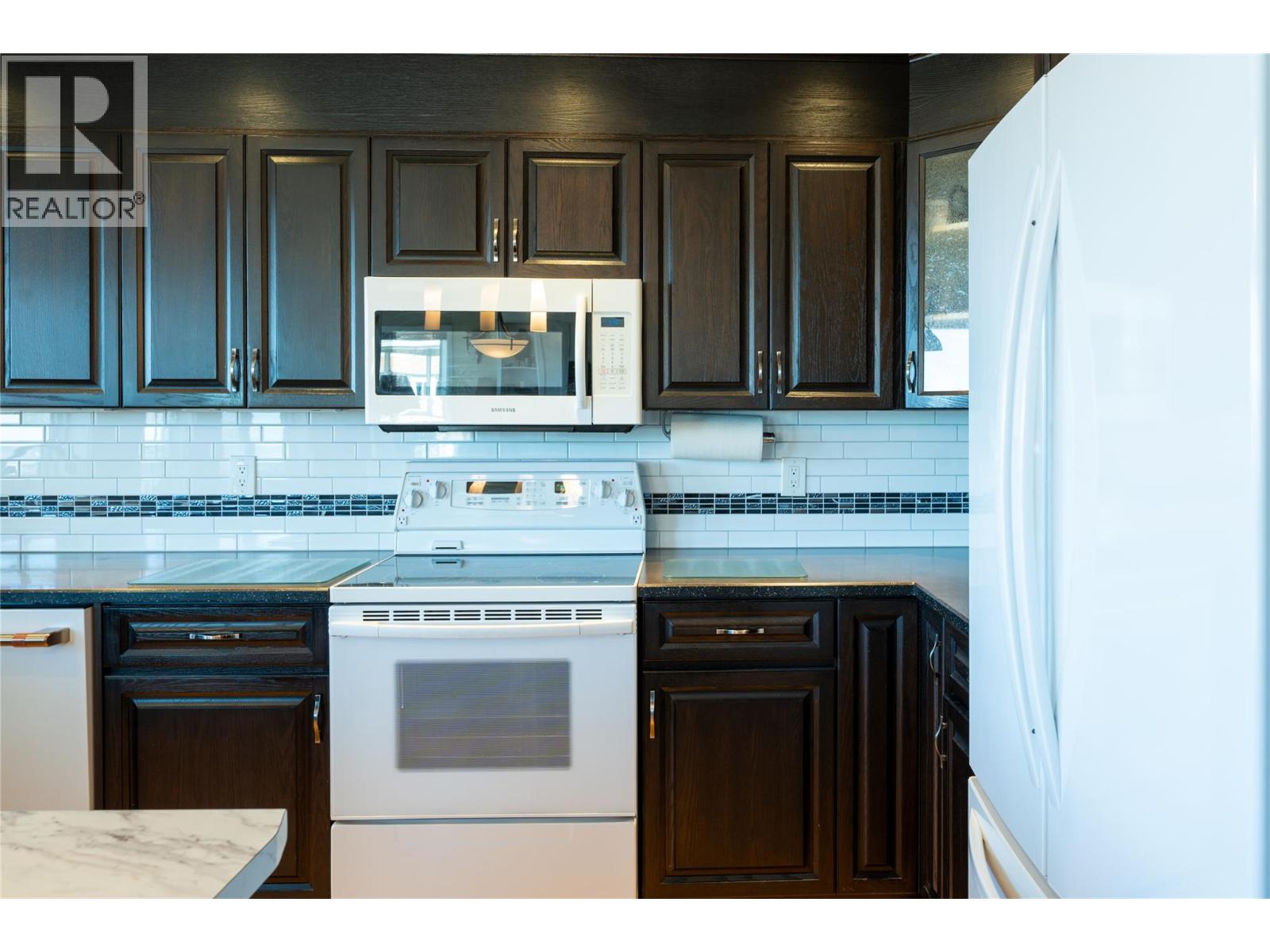 #32 2030 Van Horne Drive - 12