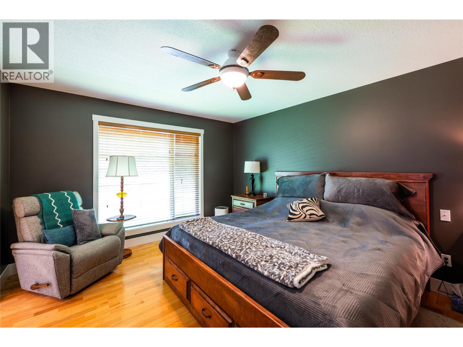 #32 2030 Van Horne Drive - 19
